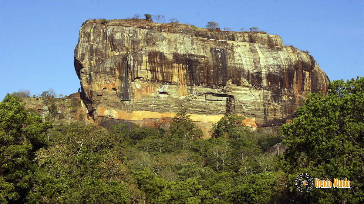 VOLCANES: Campos volcánicos y cráteres en Sri Lanka  visitados por ViendoMundo.