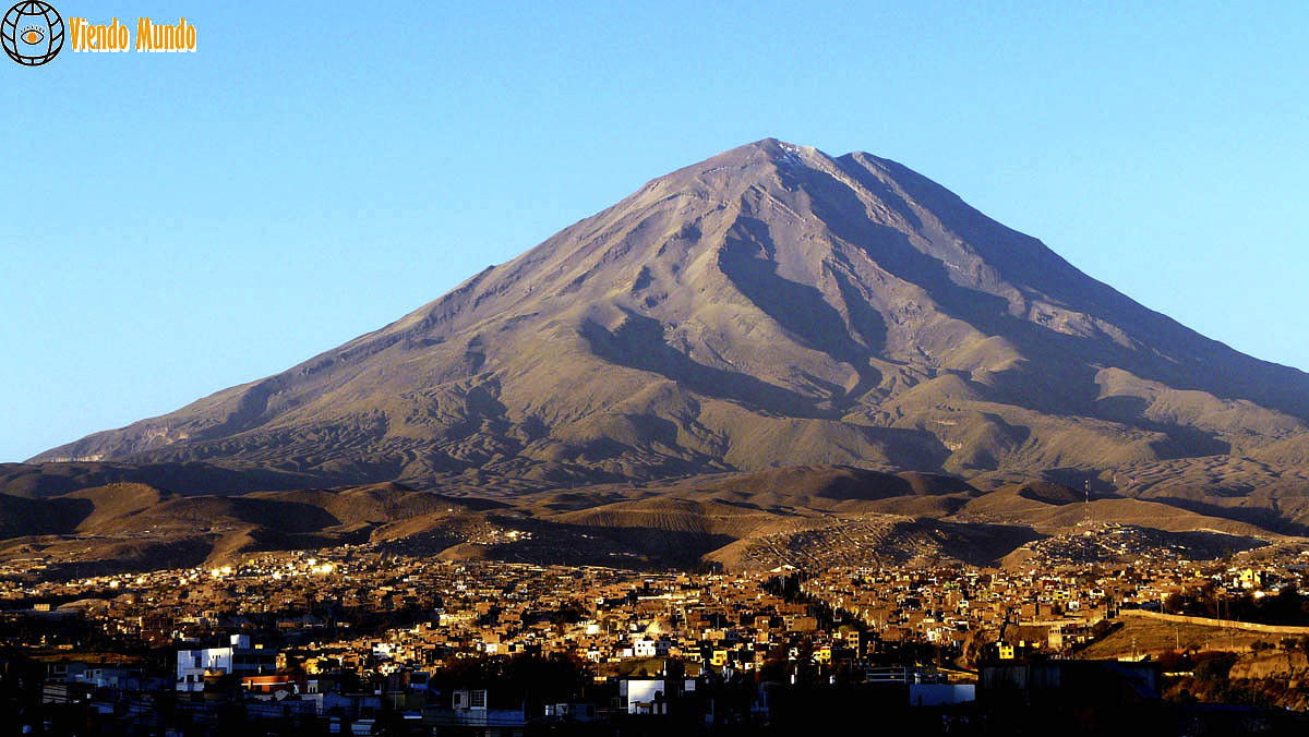 VOLCANES: Campos volcánicos y cráteres en Peru visitados por ViendoMundo.