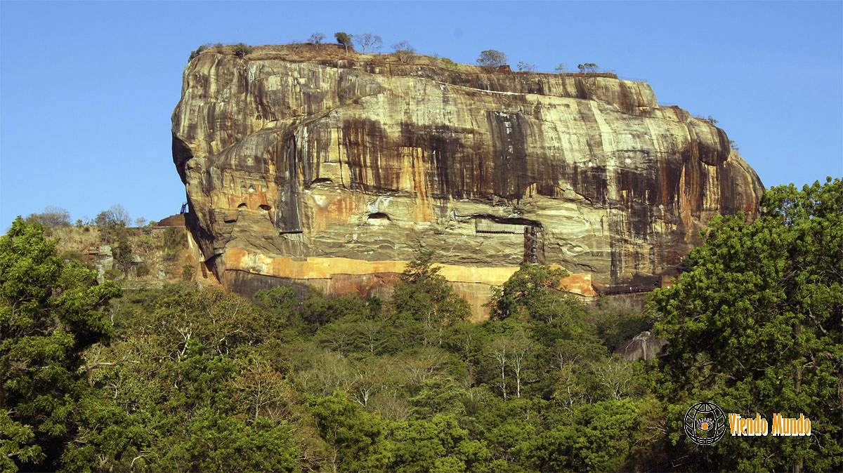 VOLCANES: Campos volcánicos y cráteres en Sri Lanka visitados por ViendoMundo. VOLCANES: Campos volcánicos y cráteres en Sri Lanka visitados por ViendoMundo.